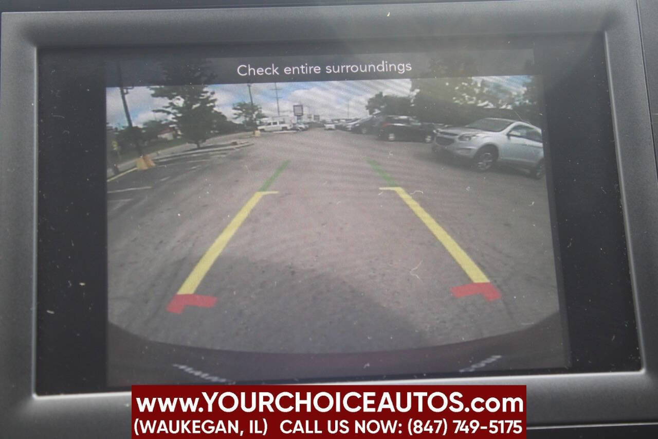 Used 2020 Chrysler Pacifica Touring-L FWD image 24