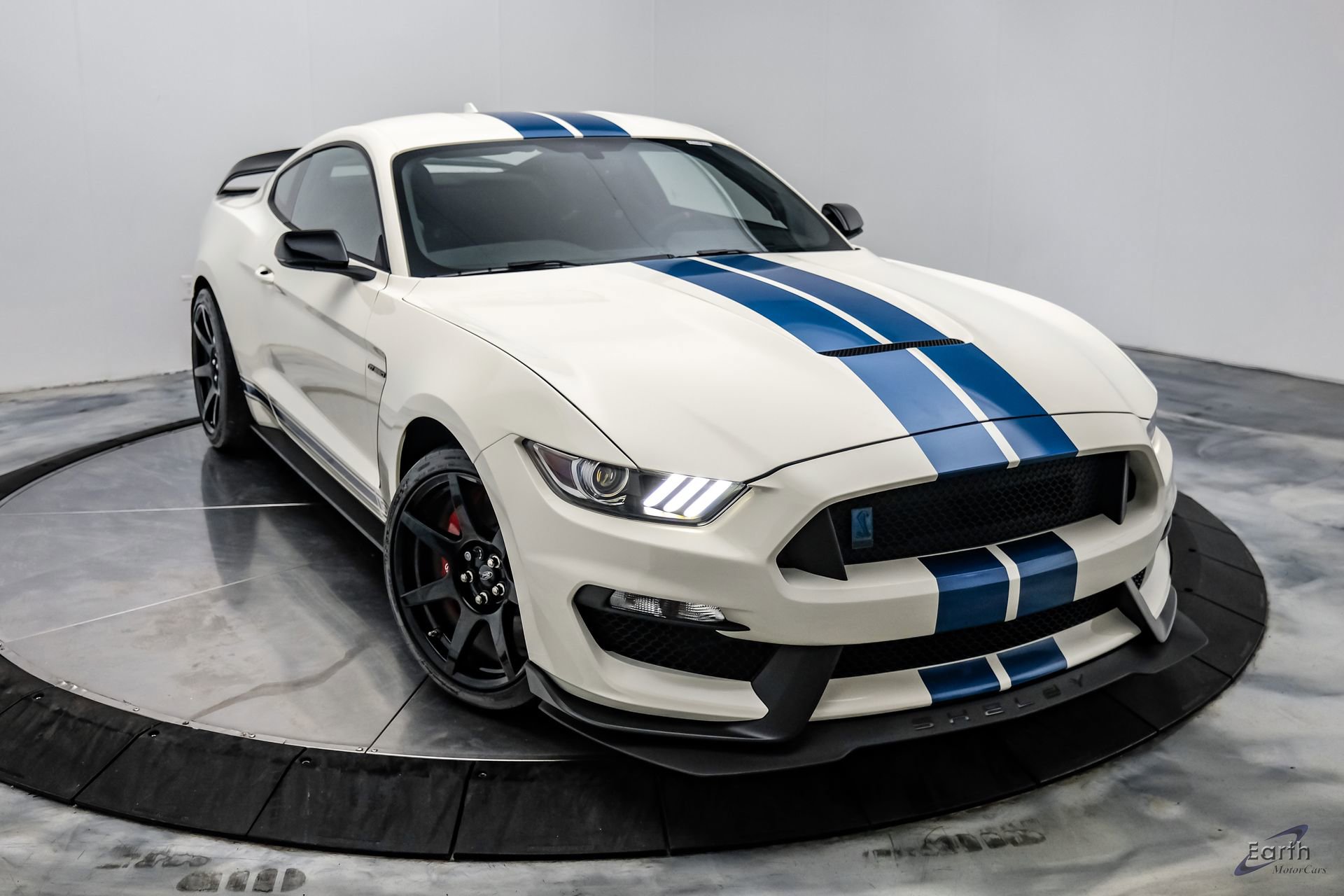 Used 2020 Ford Mustang Shelby GT350R w/ GT350R Equipment Group 920A RWD image 30