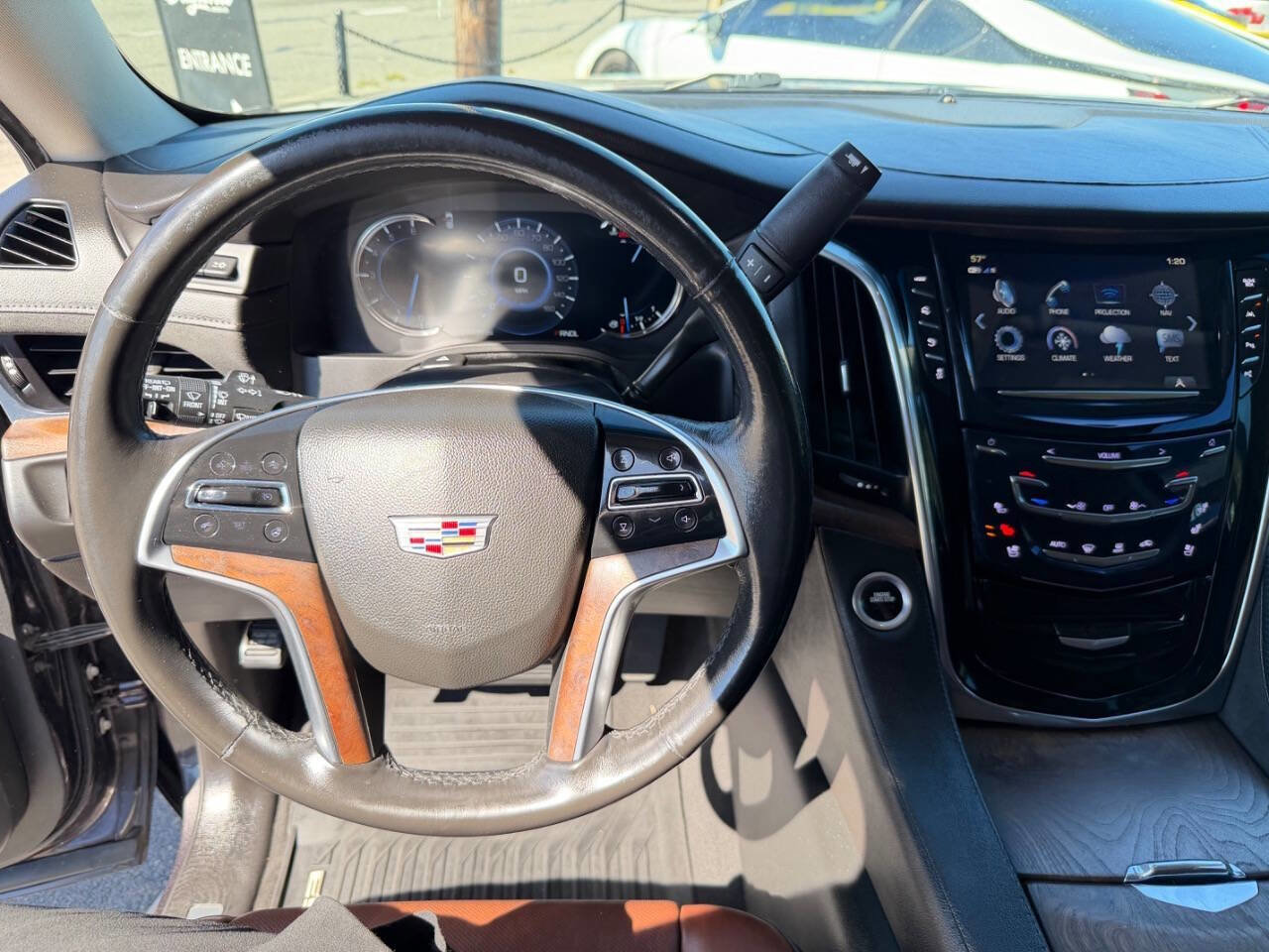 Used 2017 Cadillac Escalade ESV Luxury image 33