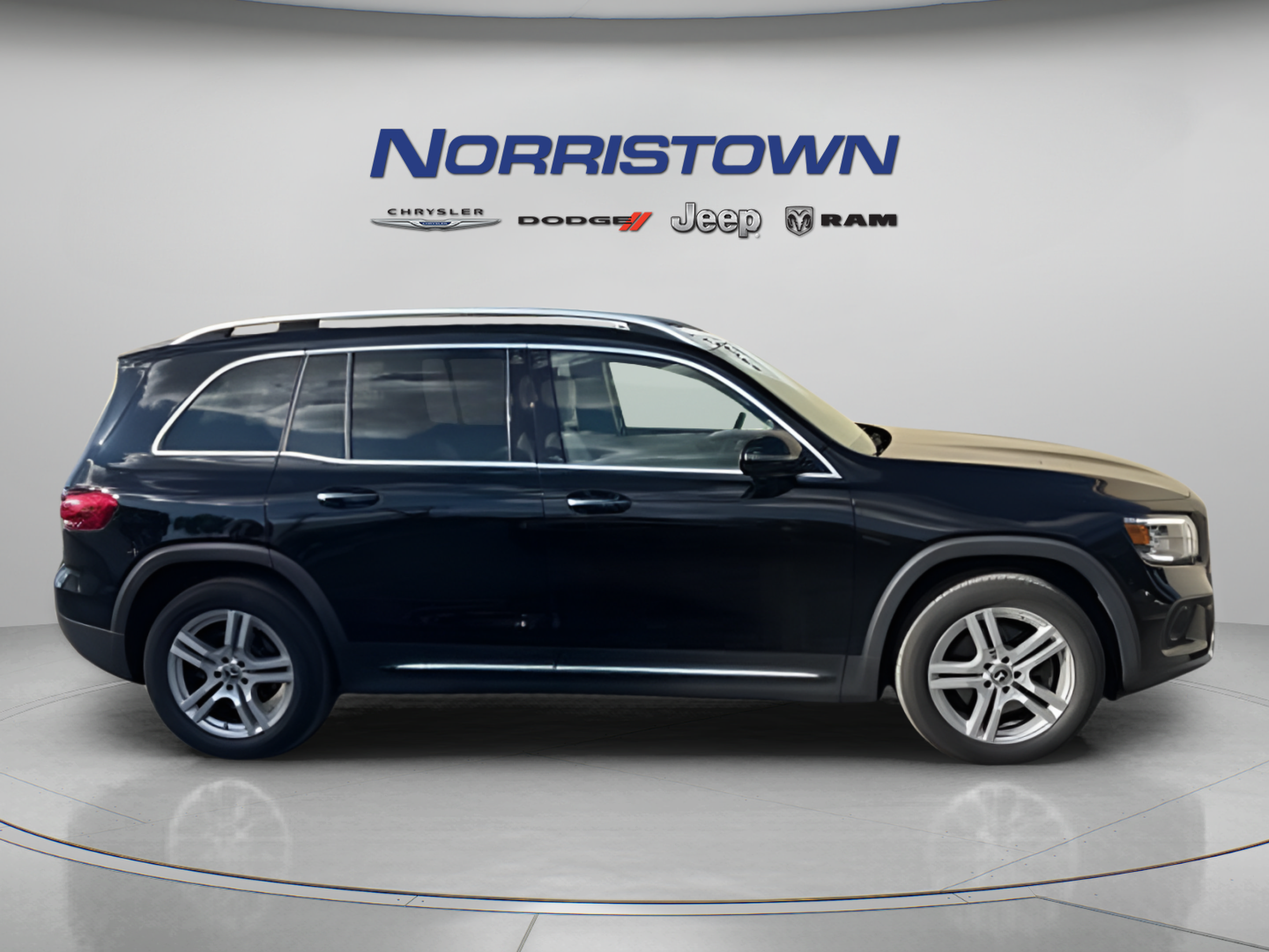 Used 2023 Mercedes-Benz GLB 250 4MATIC image 6