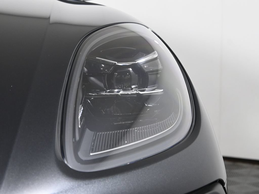 New 2026 Porsche Macan AWD/4WD image 11