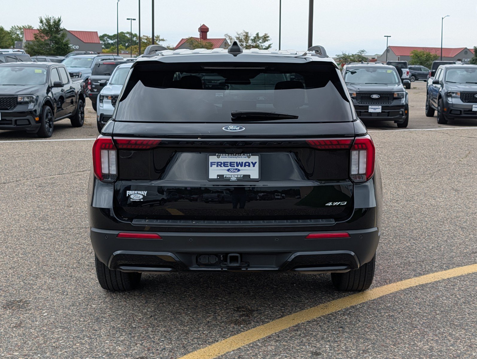 Used 2025 Ford Explorer ST-Line AWD/4WD image 4
