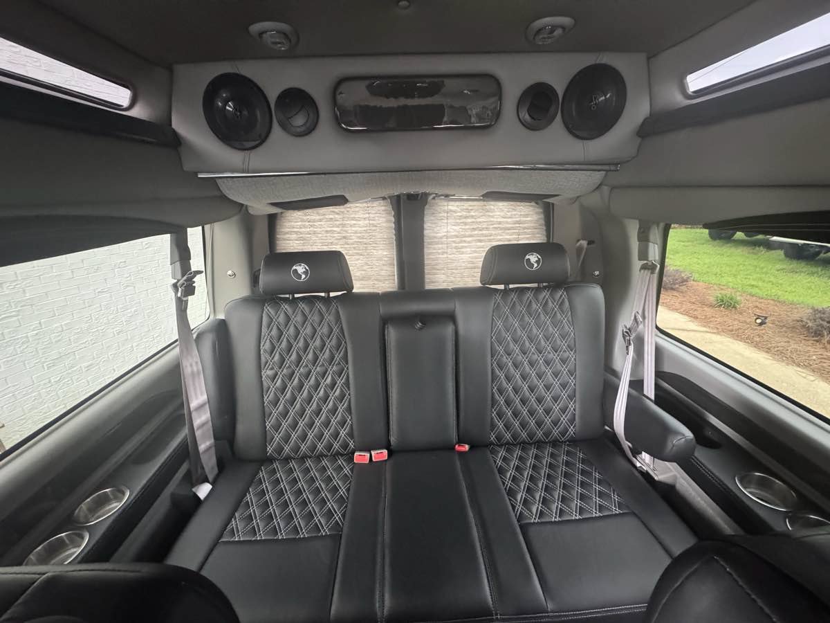 Used 2022 Chevrolet Express 2500 Extended w/ Enhanced Convenience Package RWD image 11