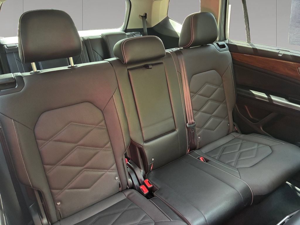 Used 2025 Volkswagen Atlas SE AWD/4WD image 18