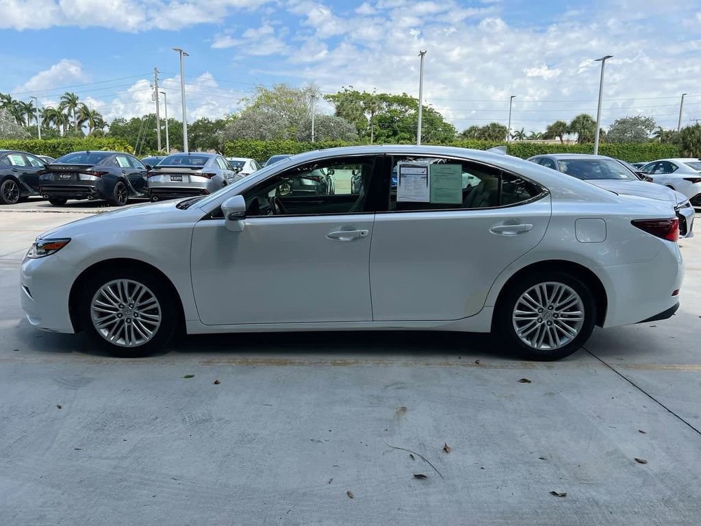 Used 2016 Lexus ES 350 w/ Premium Package w/Wood Trim FWD image 4