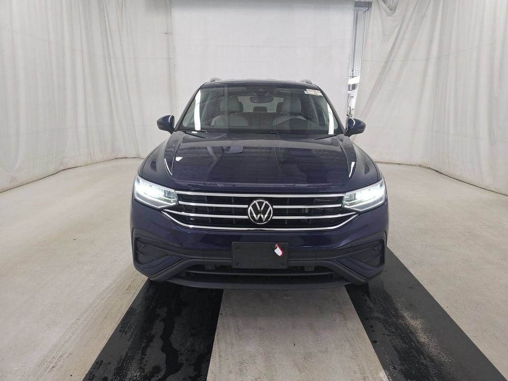 Used 2023 Volkswagen Tiguan SE AWD/4WD image 2