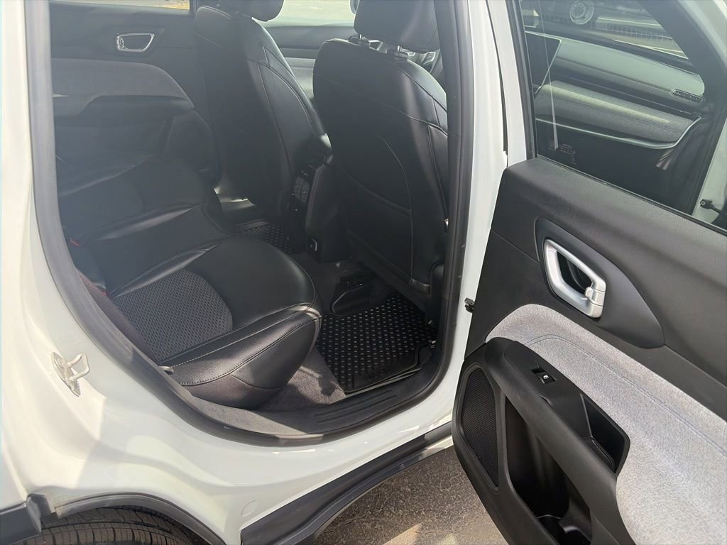 Used 2023 Jeep Compass Latitude w/ Convenience Group image 14