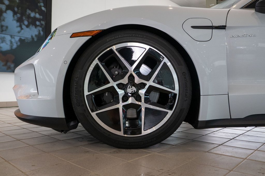 New 2025 Porsche Taycan image 12