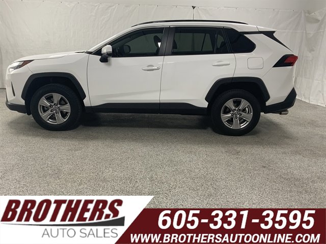Used 2022 Toyota RAV4 XLE AWD/4WD image 1