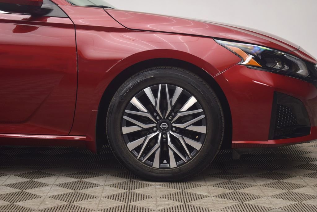 Used 2023 Nissan Altima 2.5 SV w/ SV Premium Package image 32