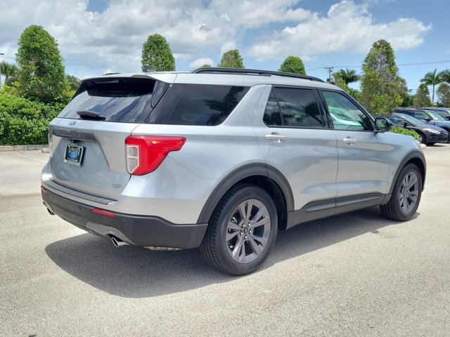 Certified 2022 Ford Explorer XLT w/ Equipment Group 202A RWD image 7