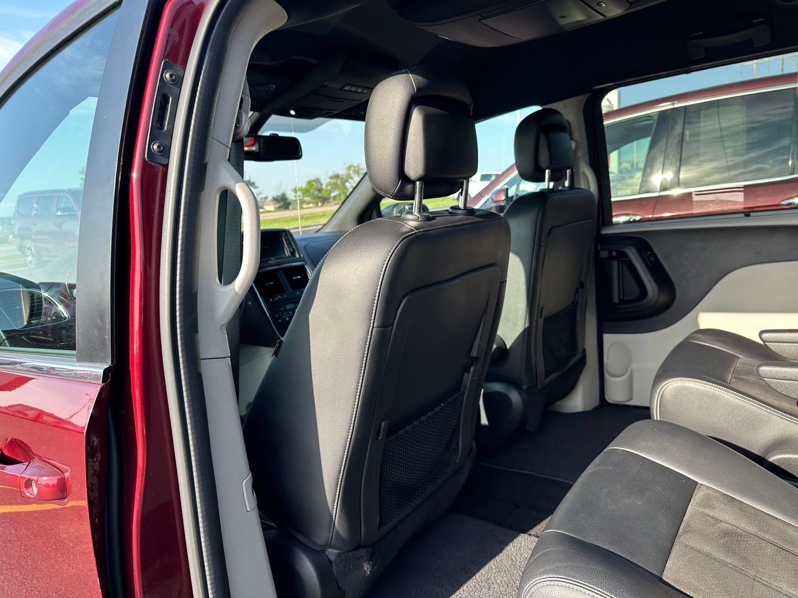 Used 2020 Dodge Grand Caravan SXT w/ Driver Convenience Group FWD image 21