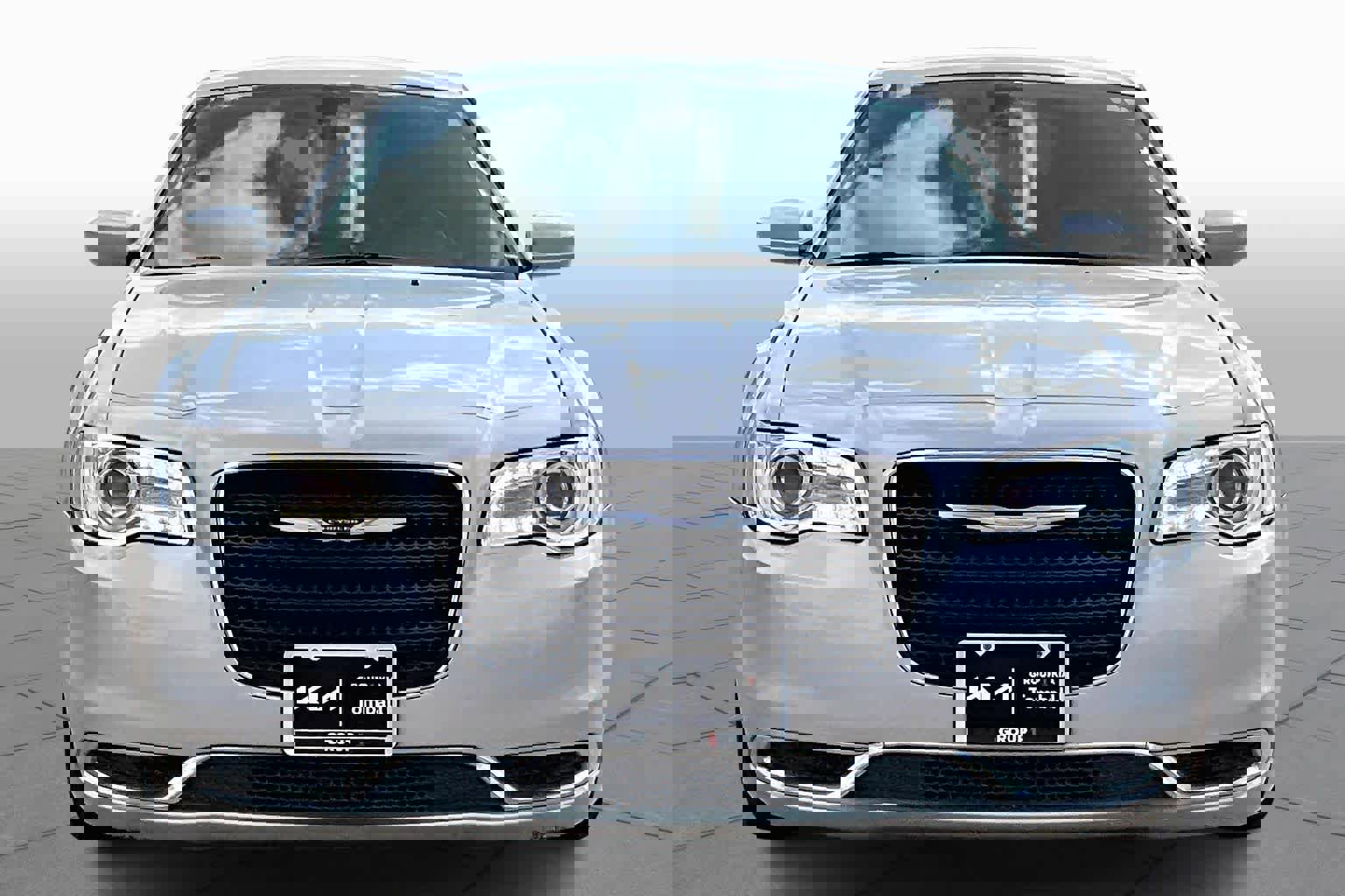 Used 2019 Chrysler 300 Touring L w/ Quick Order Package 22F image 4