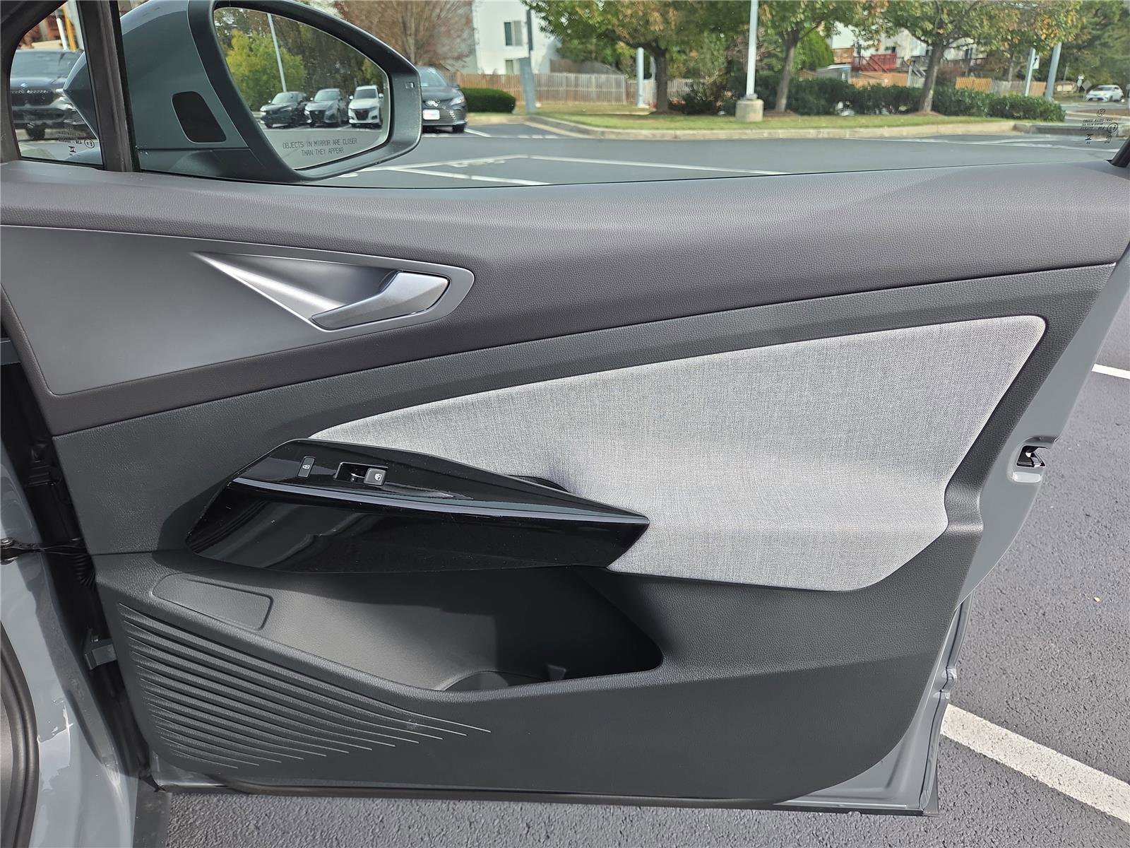 New 2025 Volkswagen ID.4 Pro image 28