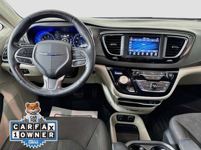Used 2020 Chrysler Pacifica Touring w/ Cold Weather Group FWD image 21