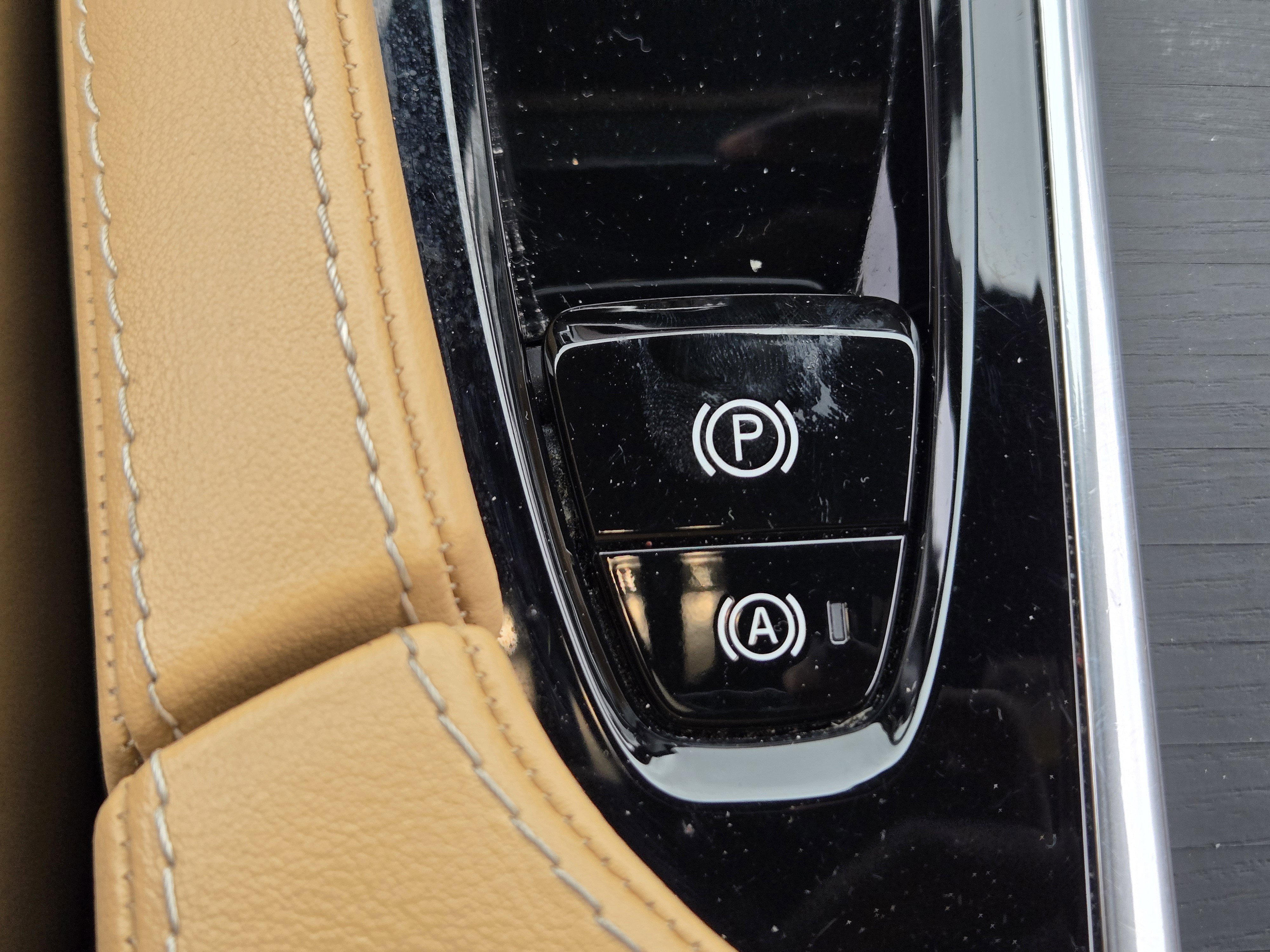 Used 2023 Volvo XC90 T8 Ultimate w/ Protection Package Premier image 19