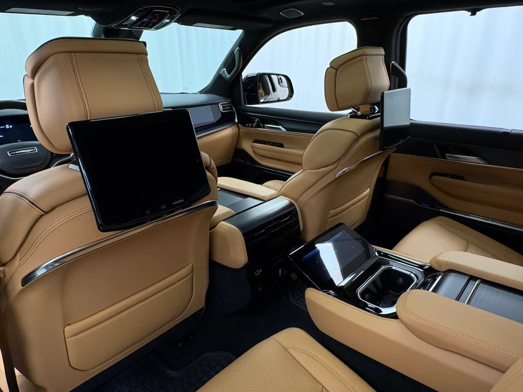 Certified 2025 Jeep Grand Wagoneer Series III w/ Rear Seat Video Group 1 AWD/4WD image 26