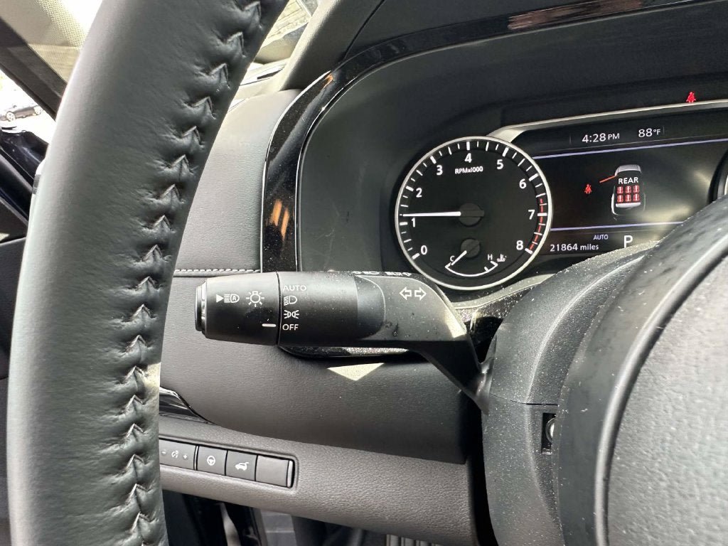 Used 2025 Nissan Pathfinder SV AWD/4WD image 30