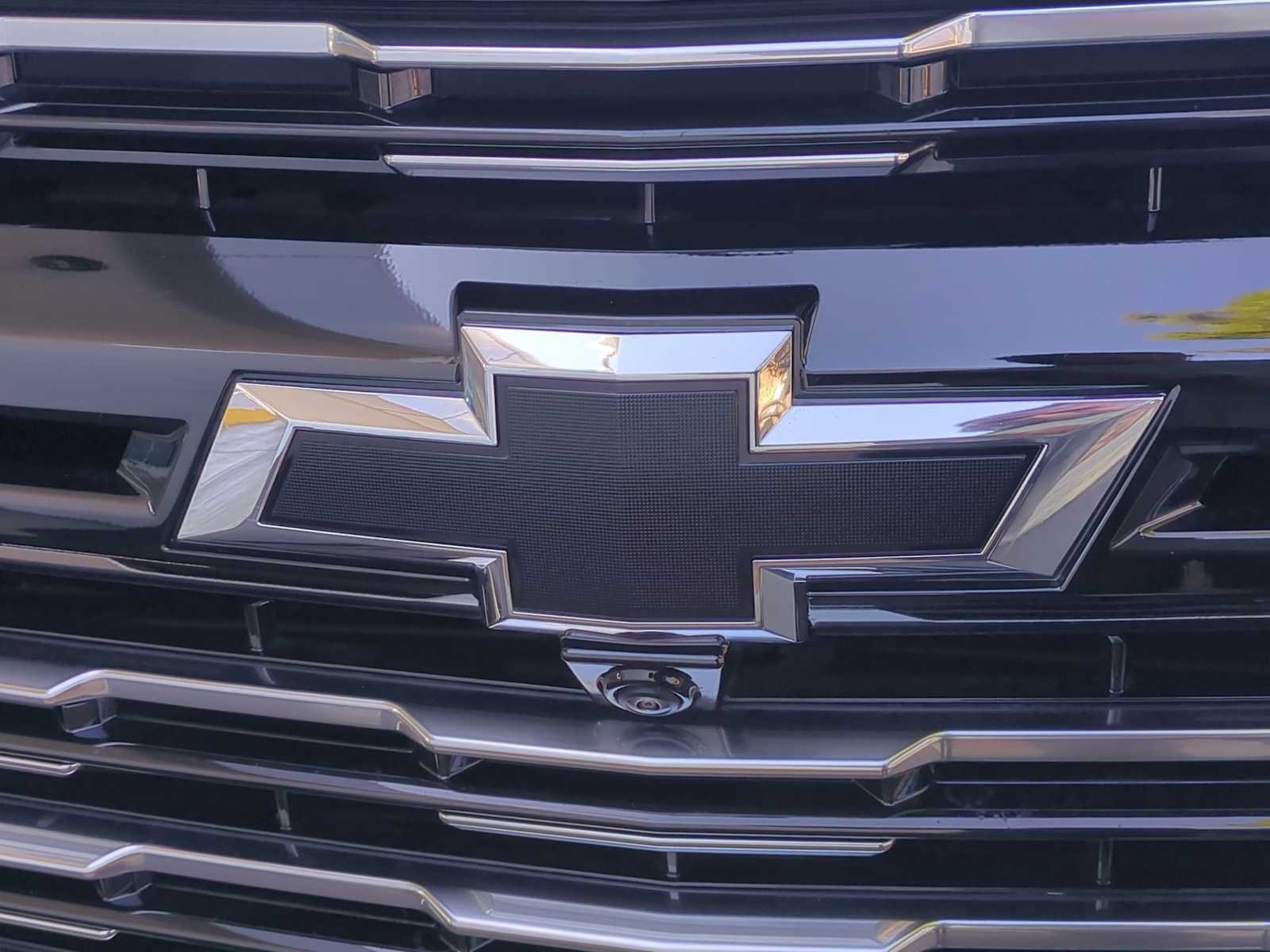 Used 2026 Chevrolet Suburban High Country AWD/4WD image 8