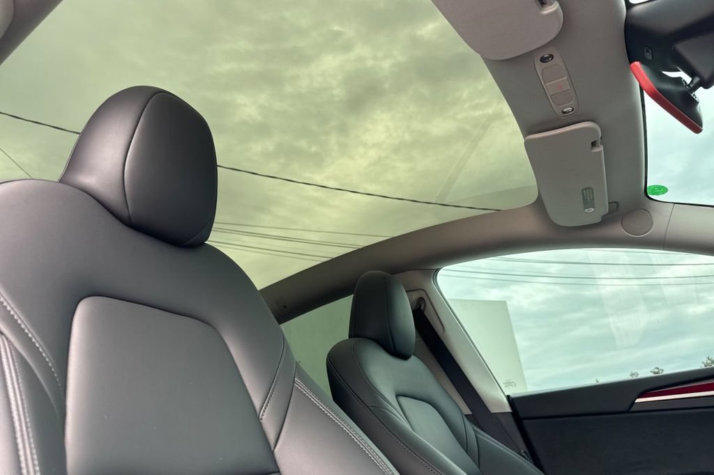 Used 2025 Tesla Model Y Long Range RWD image 15