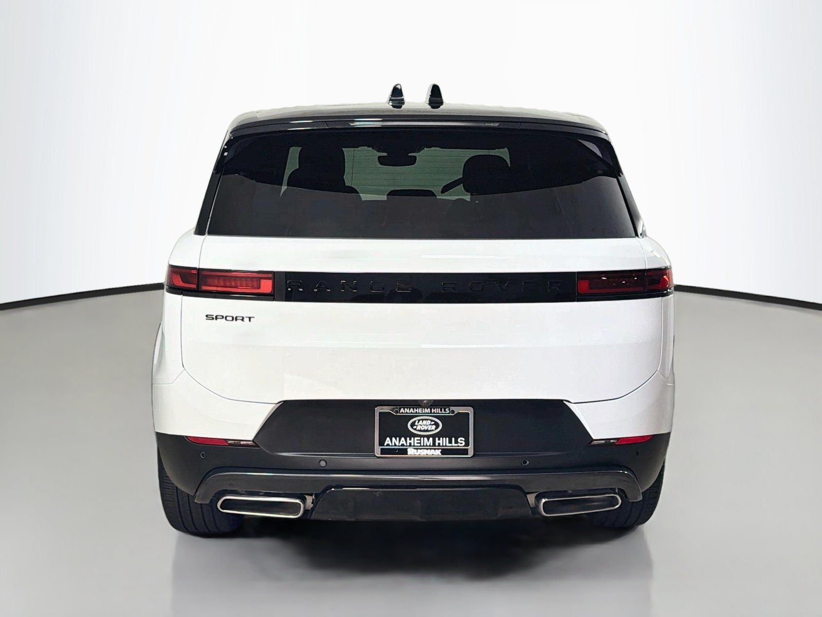 Used 2026 Land Rover Range Rover Sport SE AWD/4WD image 4