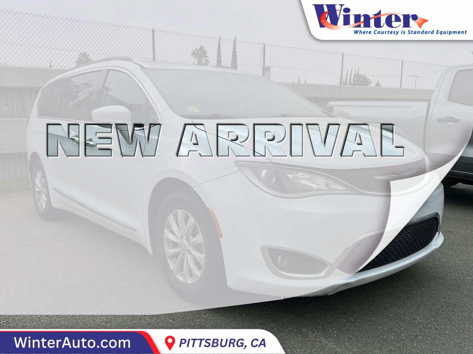 Used 2017 Chrysler Pacifica Touring-L image 1