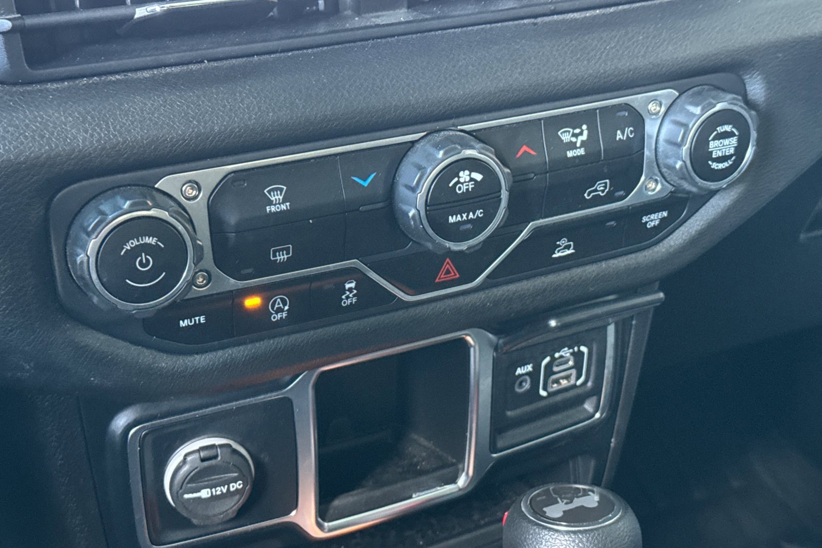 Used 2024 Jeep Wrangler Sport image 18