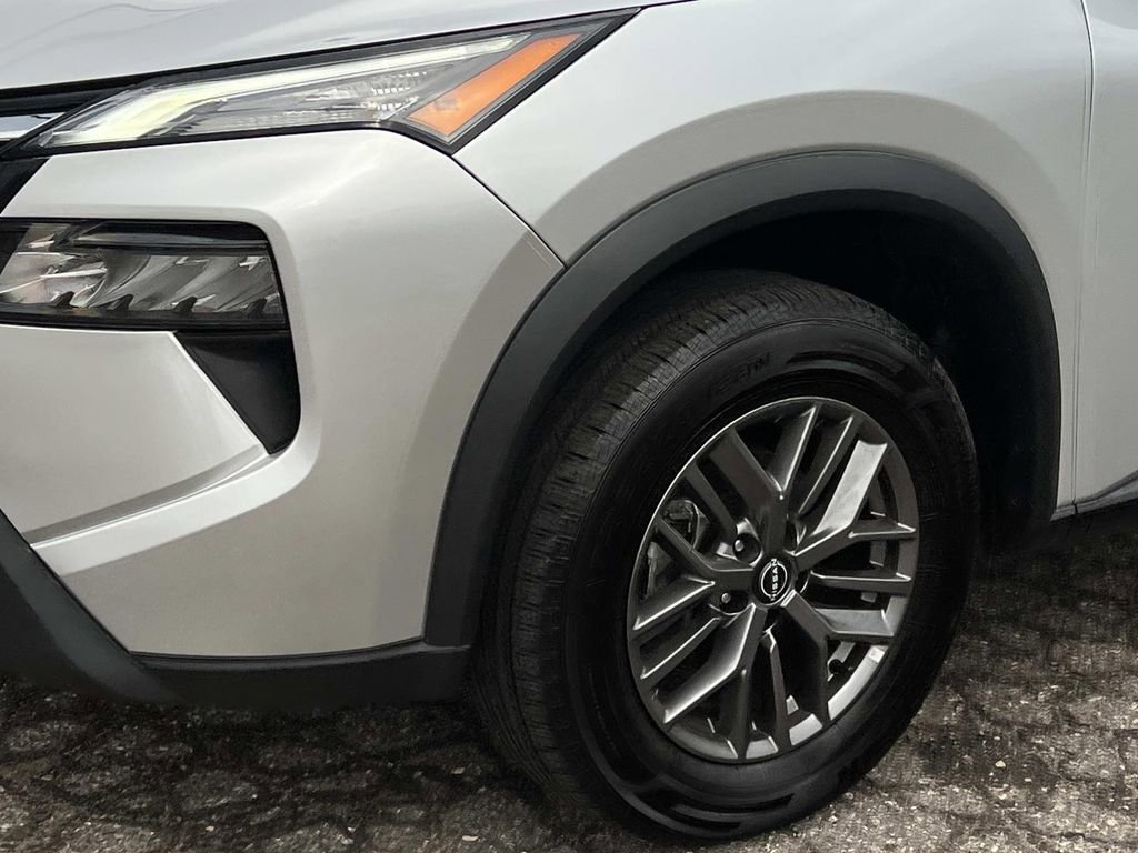 Used 2024 Nissan Rogue S image 7