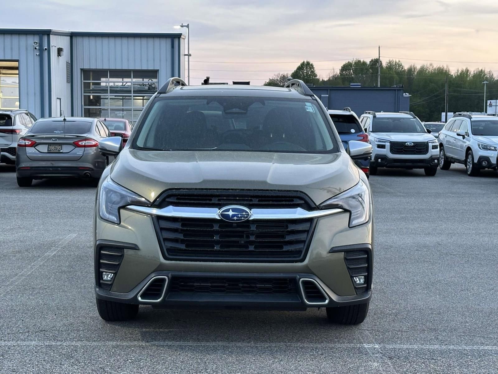 Used 2023 Subaru Ascent Touring AWD/4WD image 8