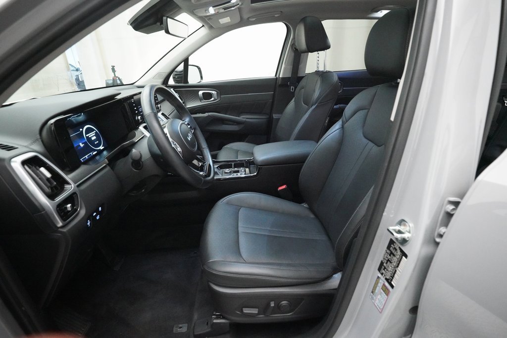 Certified 2023 Kia Sorento SX image 7