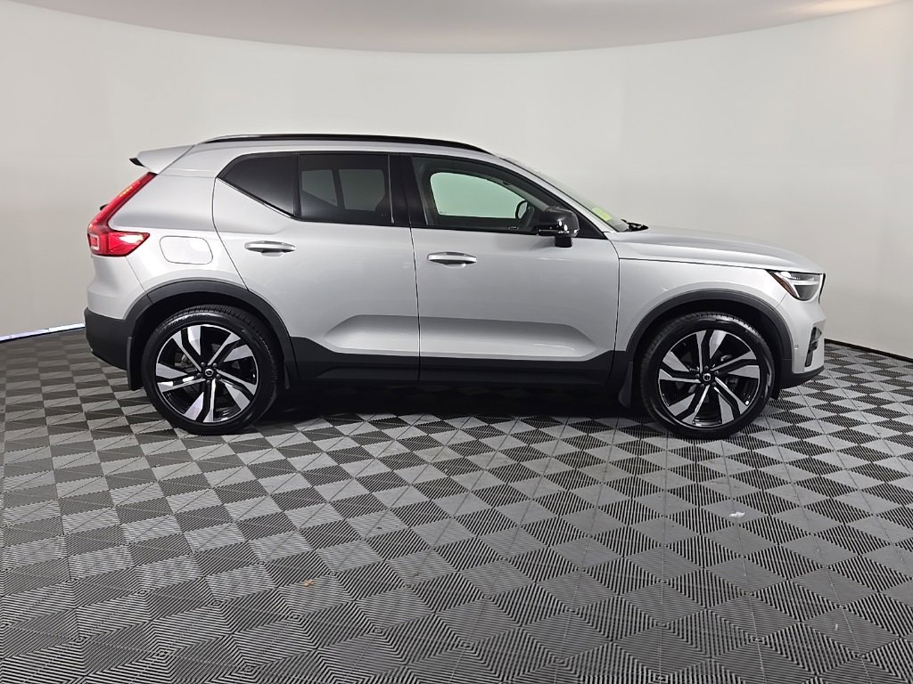 Certified 2023 Volvo XC40 B5 Plus w/ Protection Package Premier image 7