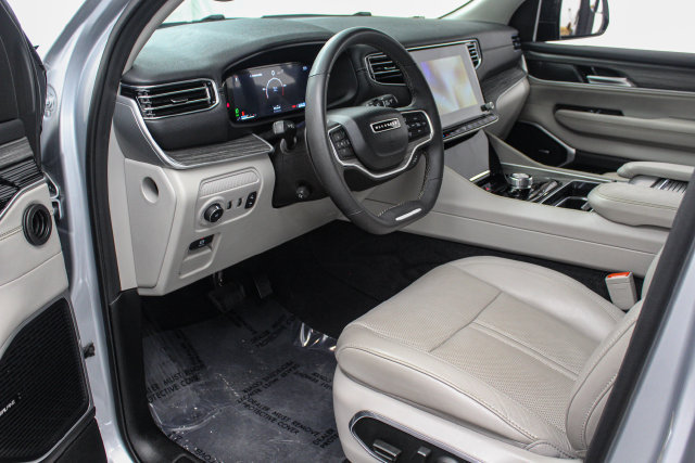 Used 2024 Jeep Wagoneer L Series II w/ Flexible Seating Group RWD image 14