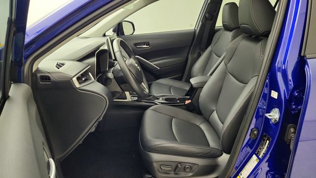 Used 2025 Toyota Corolla Cross XLE w/ Convenience Package FWD image 9
