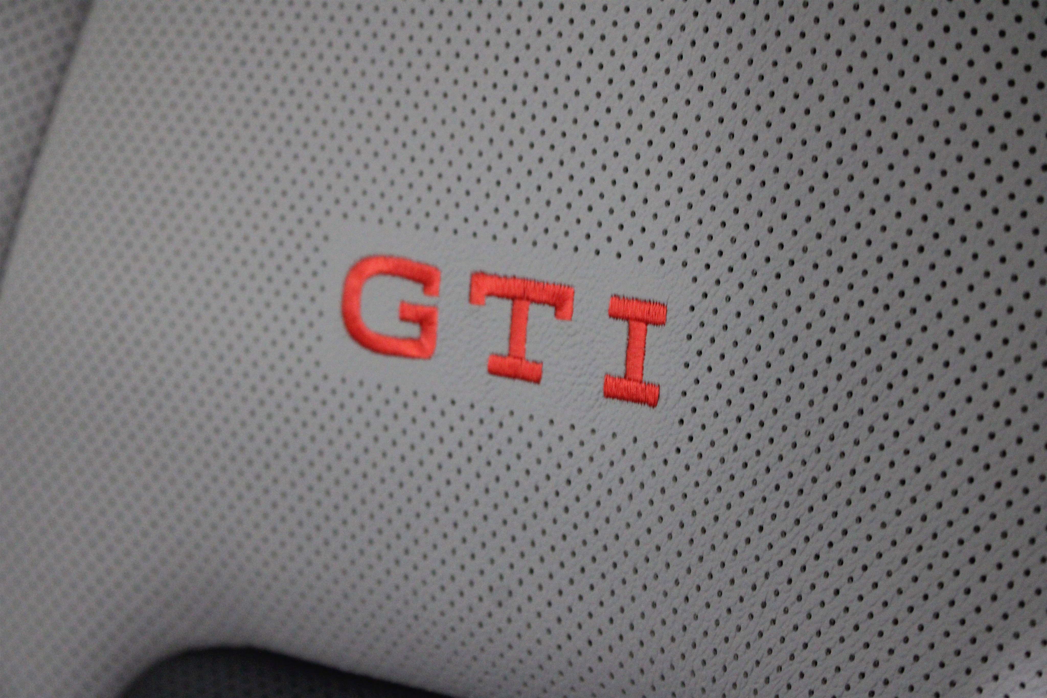 Used 2025 Volkswagen GTI SE image 5