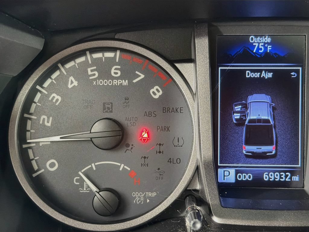 Used 2017 Toyota Tacoma TRD Sport AWD/4WD image 13