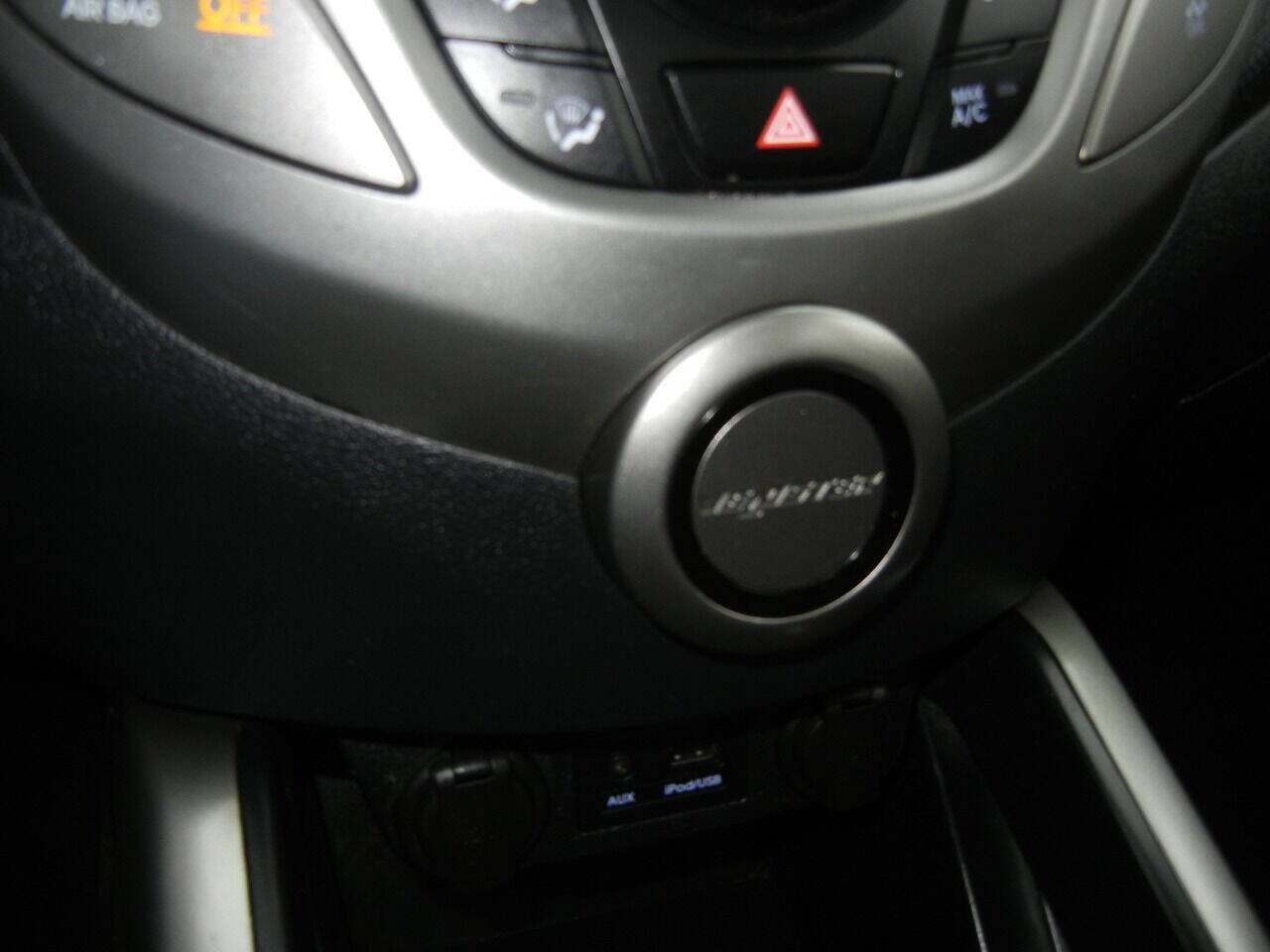 Used 2013 Hyundai Veloster FWD image 33