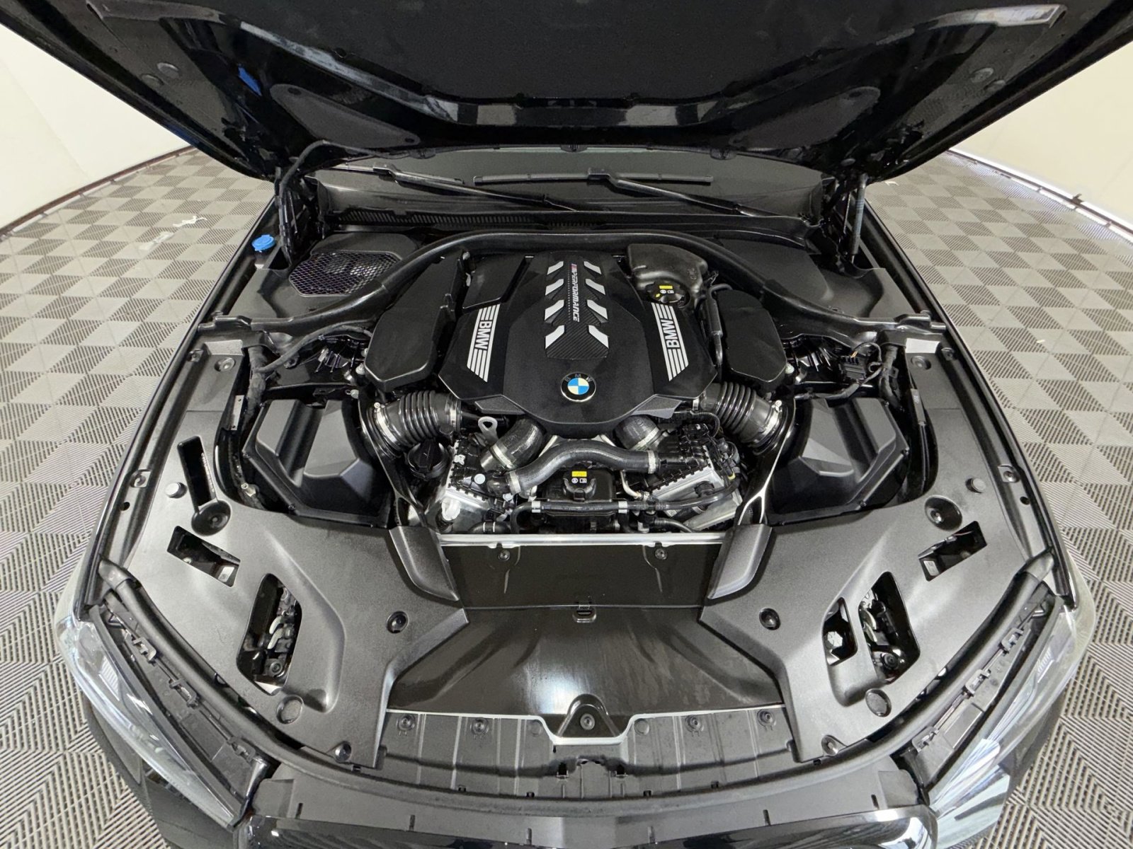 Used 2023 BMW M550i xDrive w/ Executive Package image 28