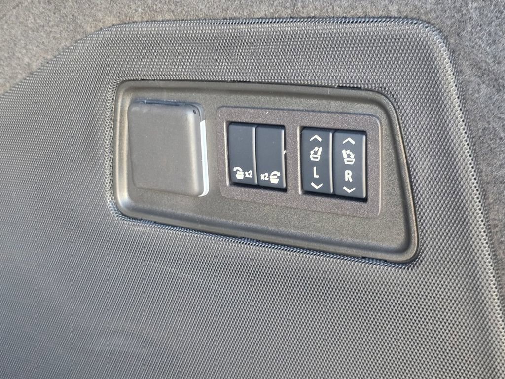 Used 2024 Cadillac Escalade Sport w/ LPO, ONYX Package AWD/4WD image 34