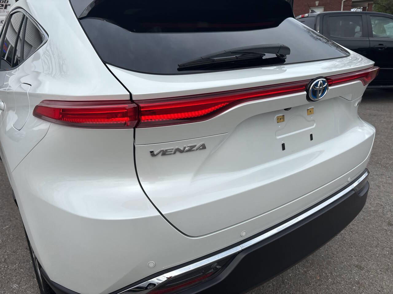 Used 2024 Toyota Venza Limited image 7