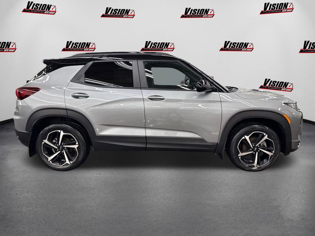 Used 2023 Chevrolet TrailBlazer RS w/ Sun and Liftgate Package image 4