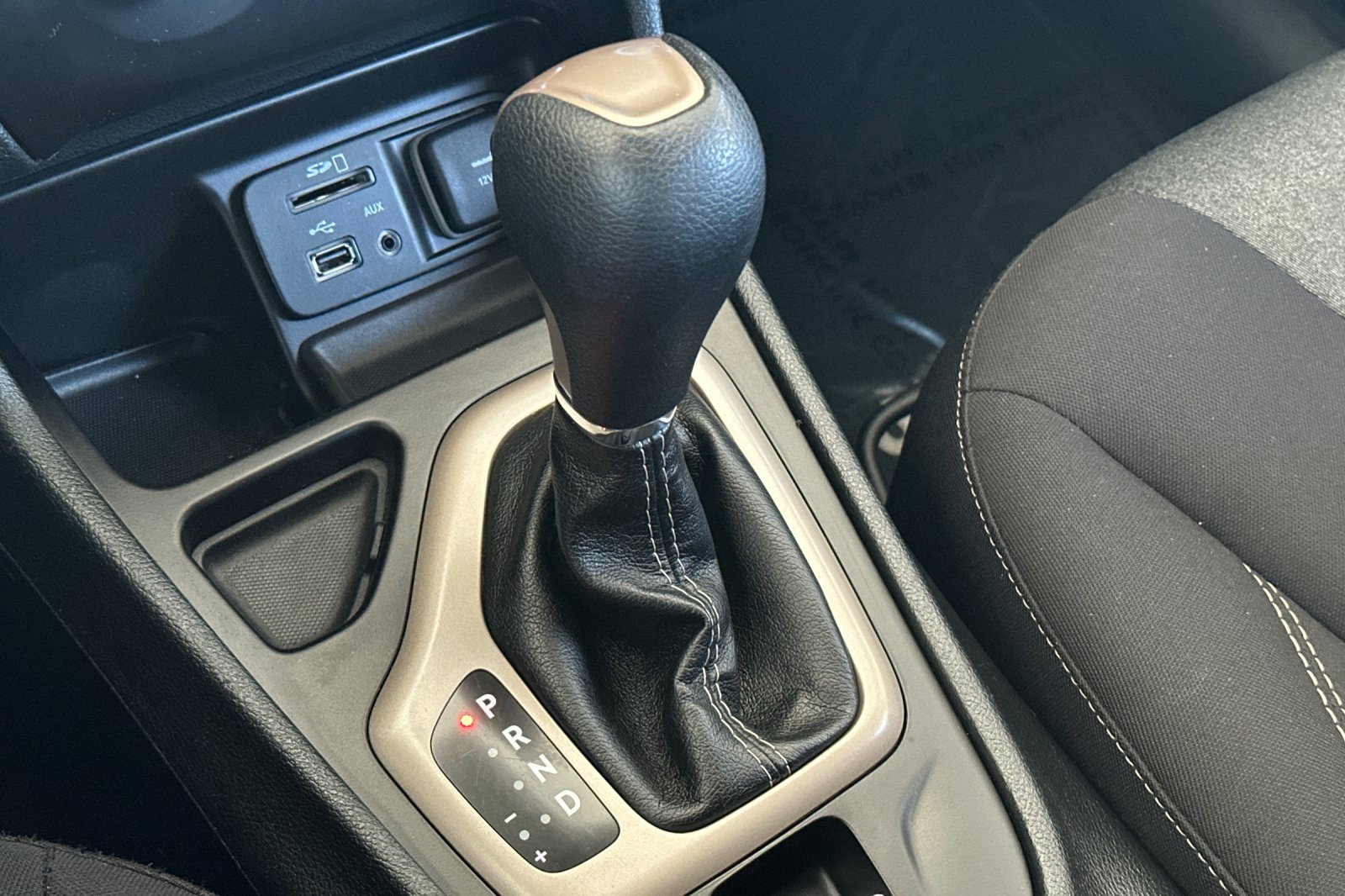 Used 2018 Jeep Cherokee Latitude w/ Altitude Package FWD image 20