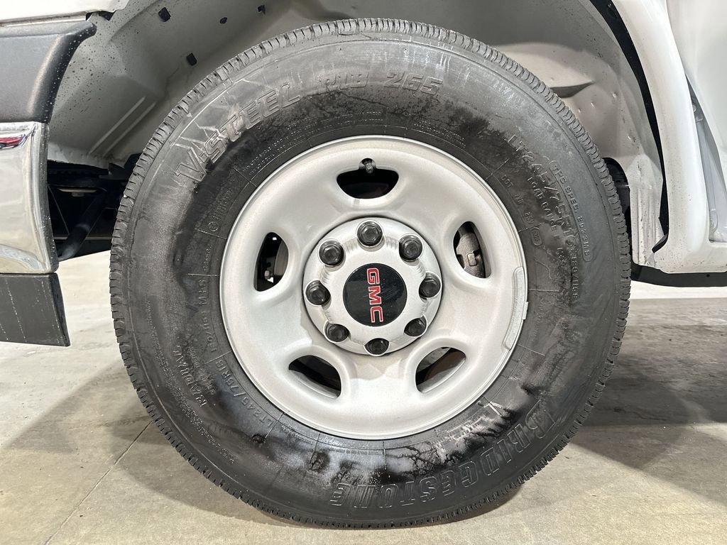 Used 2024 GMC Savana 2500 w/ Driver Convenience Package image 17