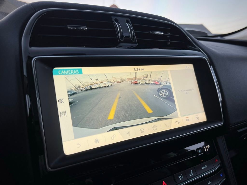 Used 2020 Jaguar F-PACE Prestige image 44