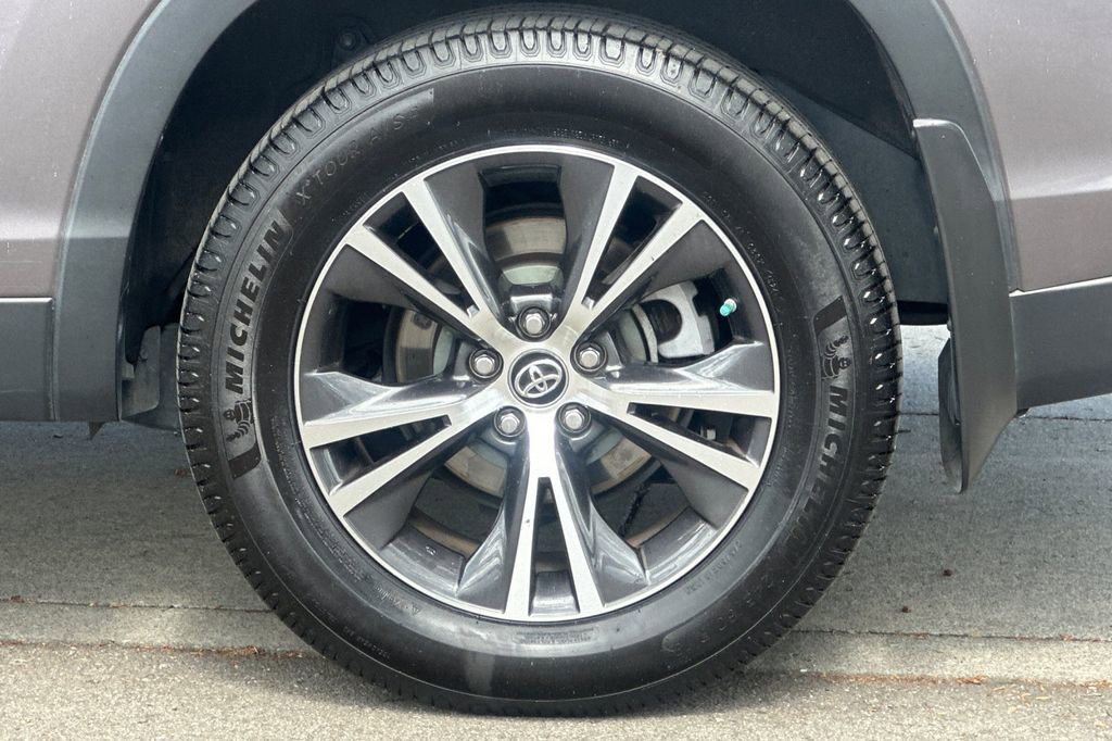 Used 2019 Toyota Highlander LE image 23