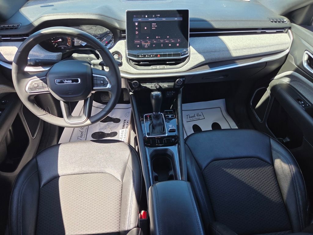 Used 2024 Jeep Compass Latitude image 8