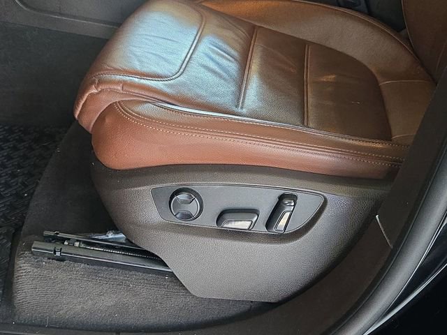 Used 2013 Volkswagen Touareg VR6 image 38