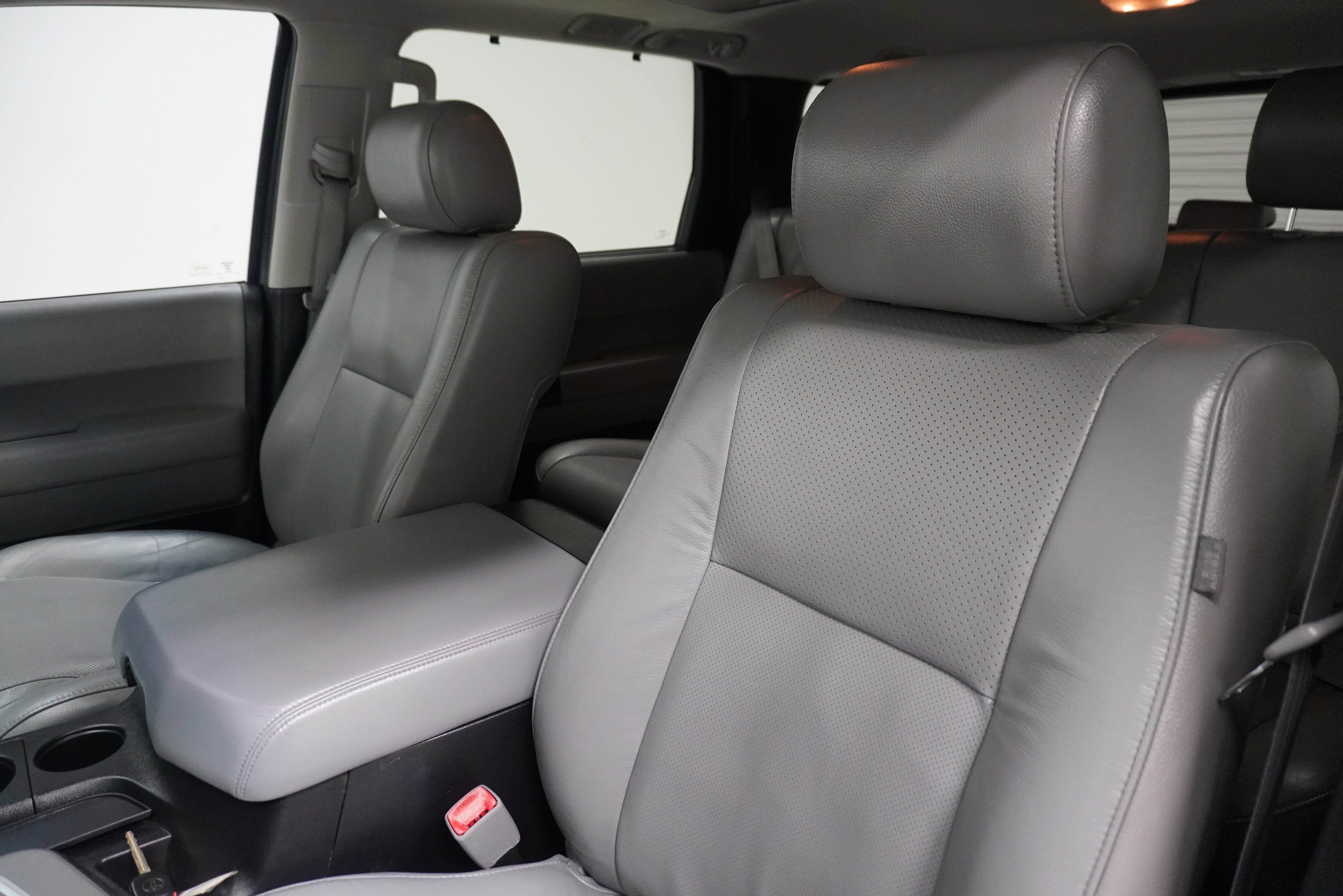 Used 2015 Toyota Sequoia Platinum image 10