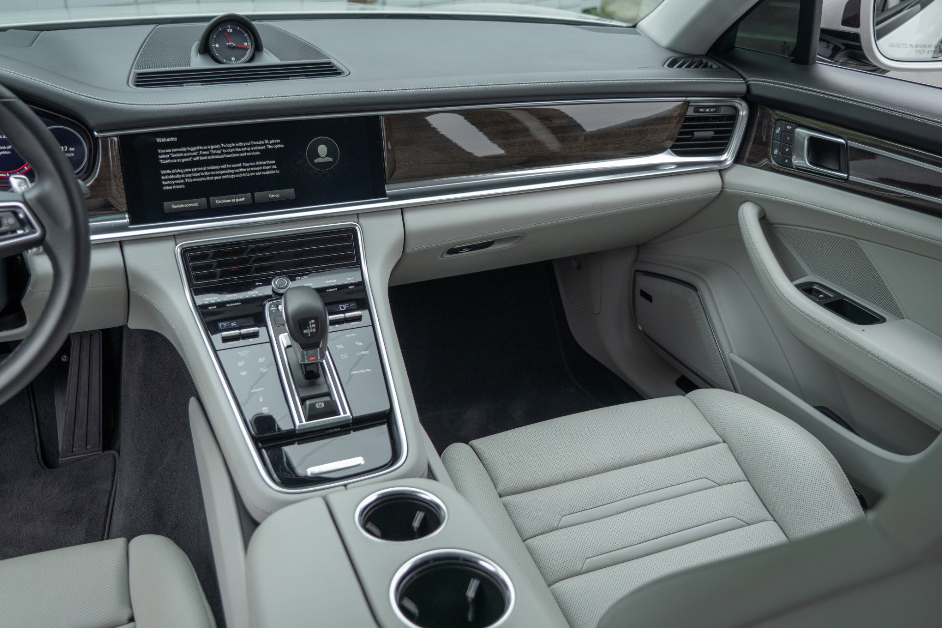 Used 2023 Porsche Panamera 4 Platinum Edition image 40