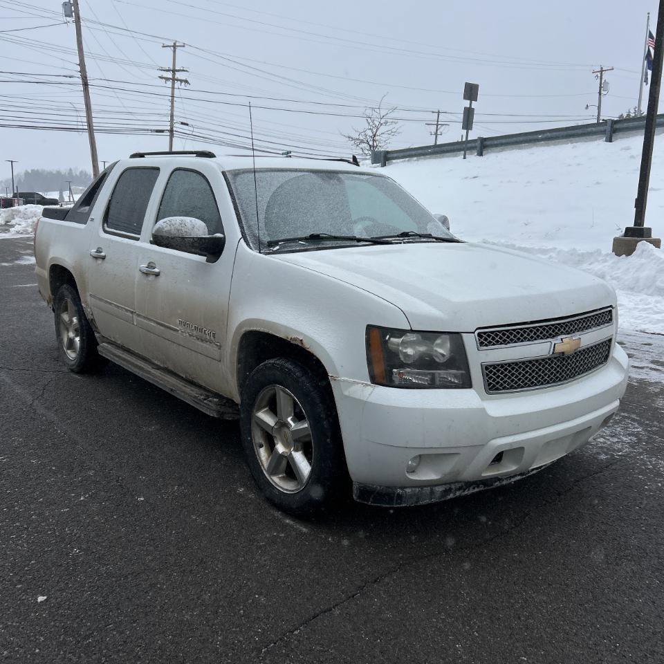 Used 2010 Chevrolet Avalanche LTZ image 2