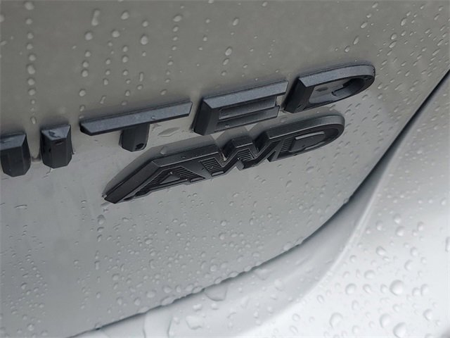 New 2026 Chrysler Pacifica Limited w/ Uconnect Theater Family Group image 6